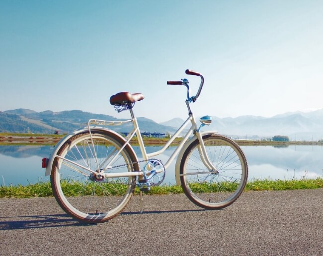 Fiets bij het water