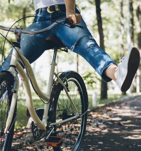 Vrouw op fiets